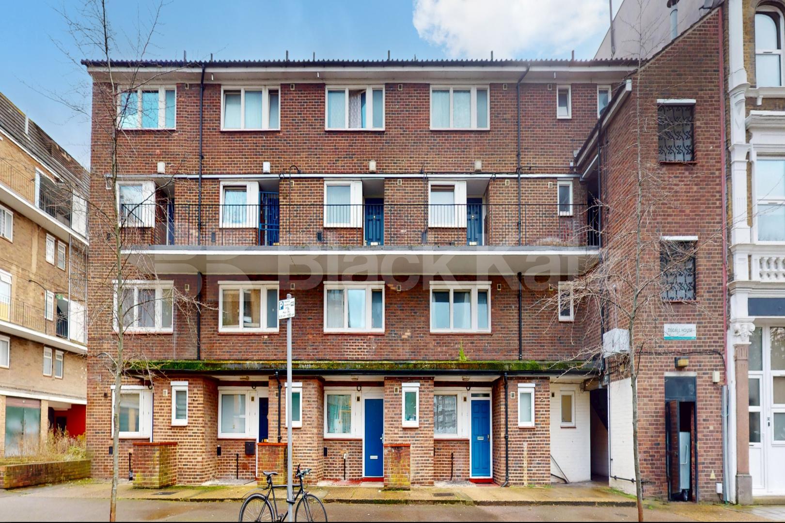 Top floor double studio with south facing balcony Tisdall House Barlow Street , Elephant and Castle